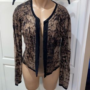 Sweater with buttons